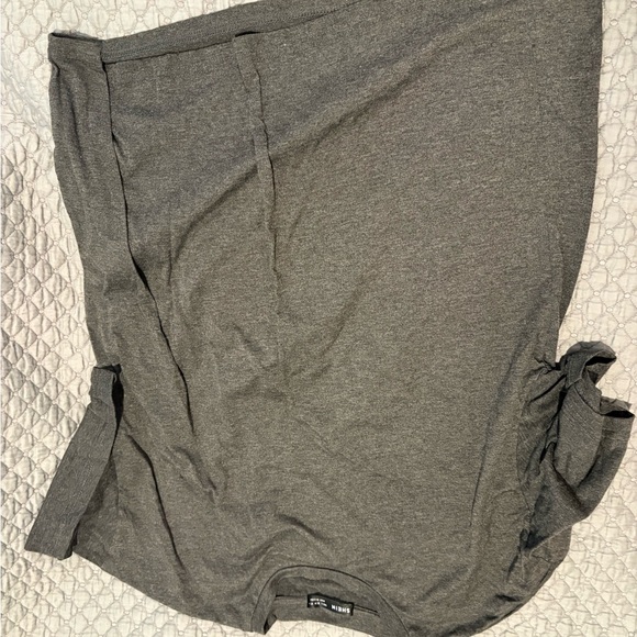 SHEIN Charcoal Gray Tee - Picture 3 of 3